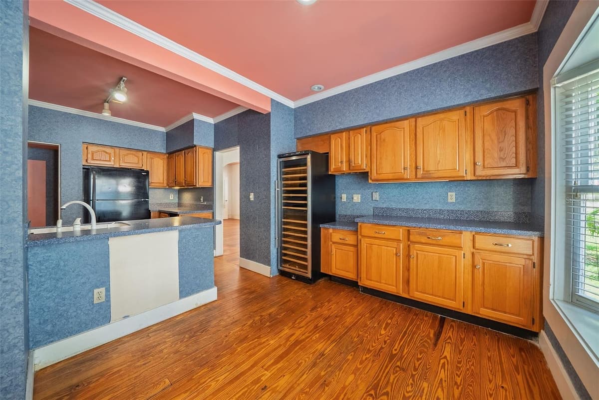813 GREENWOOD STREET — photo 10 of 40