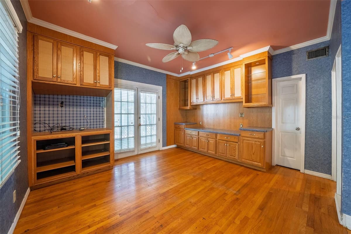 813 GREENWOOD STREET — photo 11 of 40