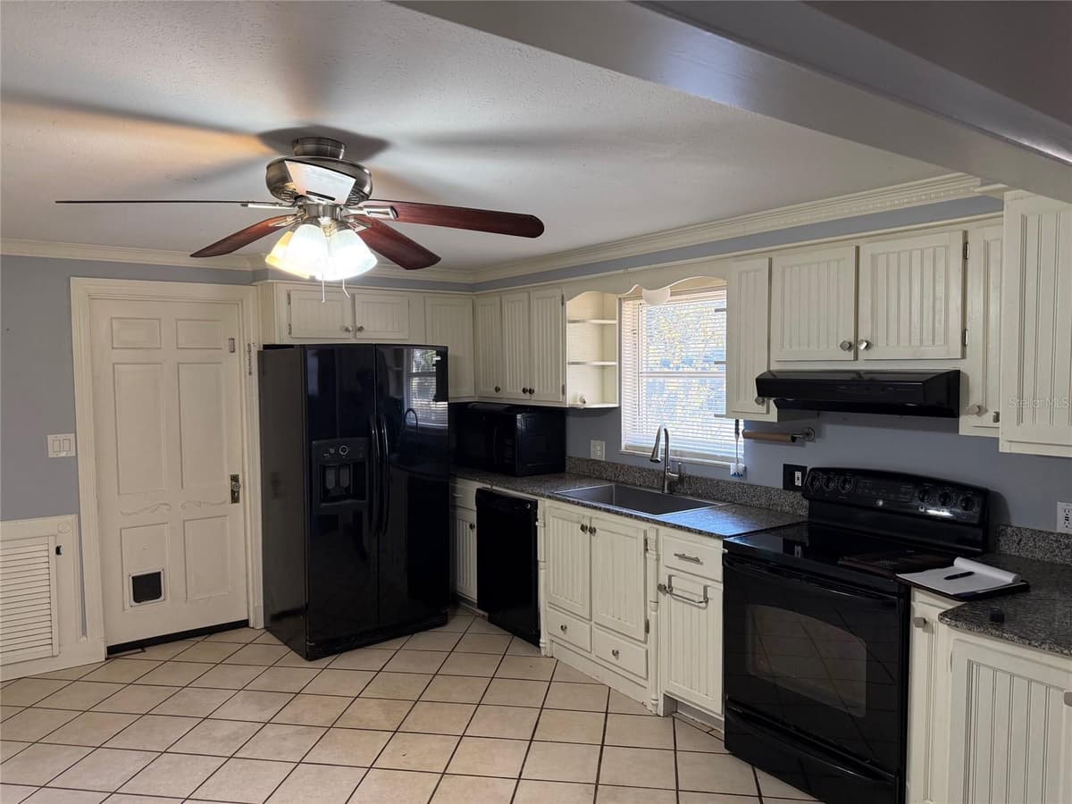 4404 ARECA PALM DRIVE — photo 8 of 16