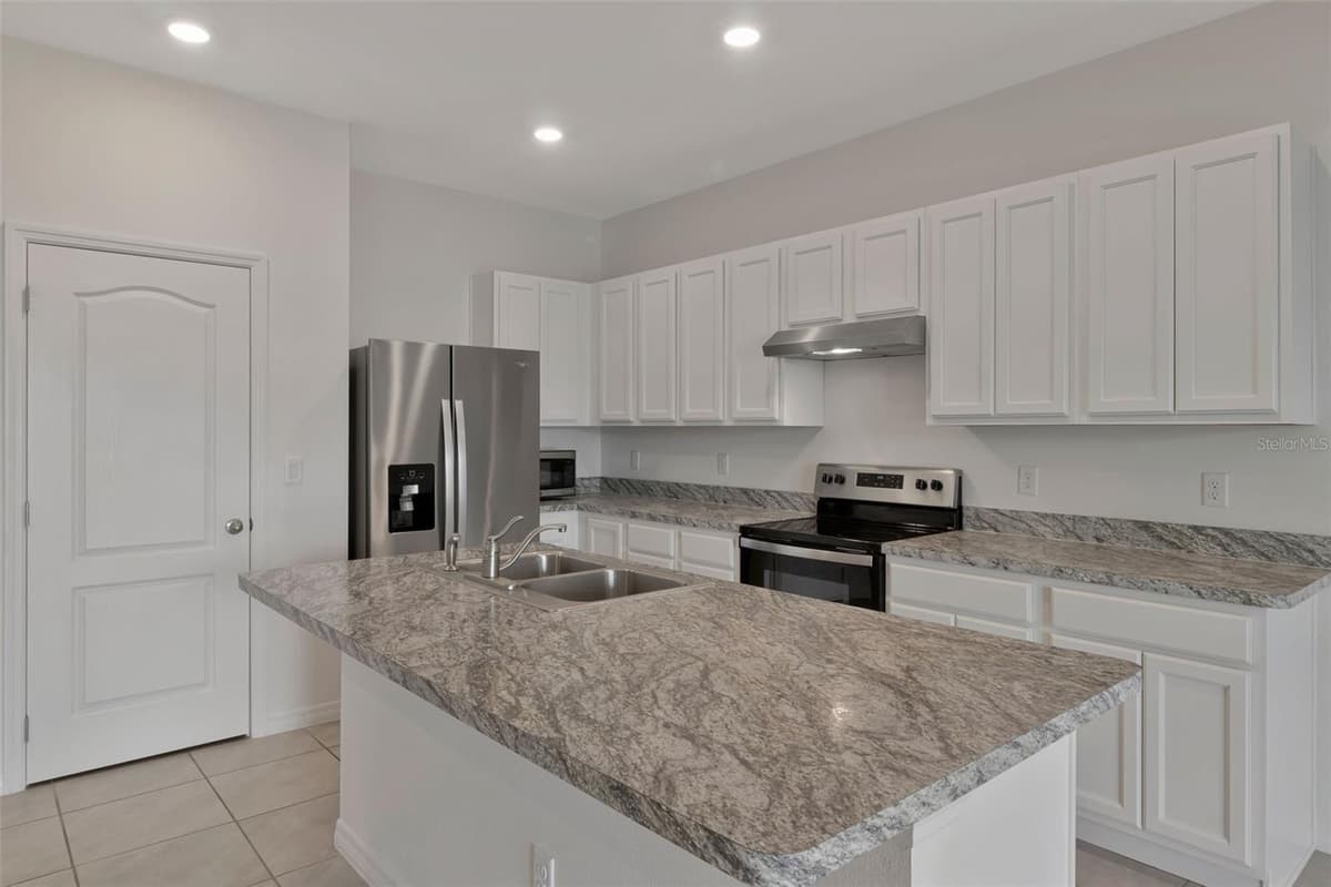 1089 BLUE JAY DRIVE — photo 7 of 38