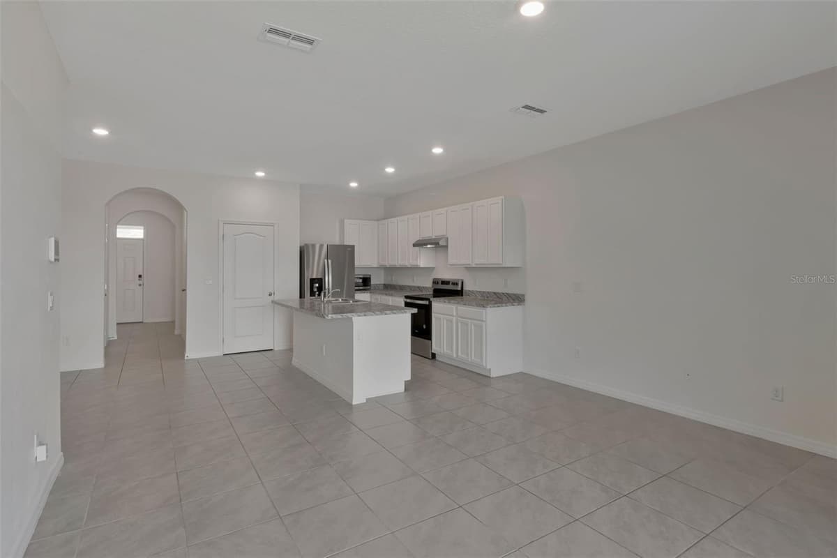 1089 BLUE JAY DRIVE — photo 4 of 38