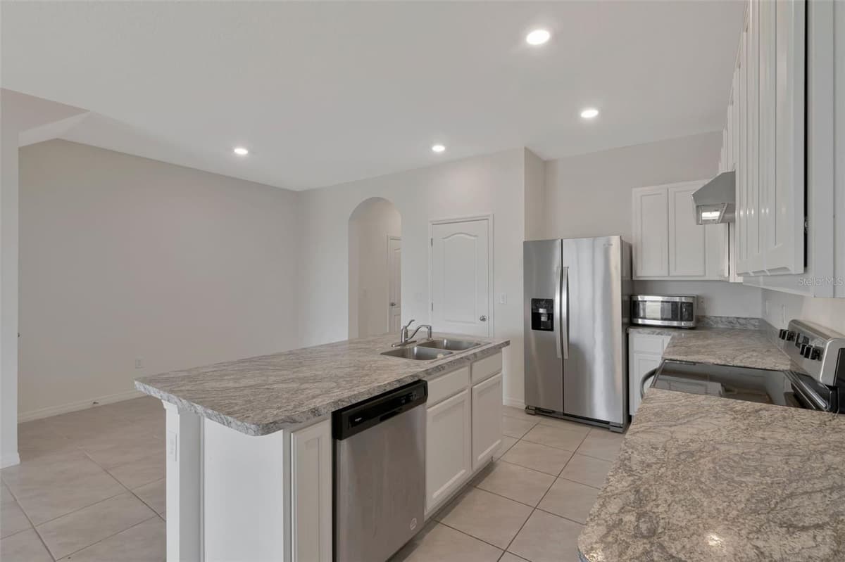 1089 BLUE JAY DRIVE — photo 9 of 38