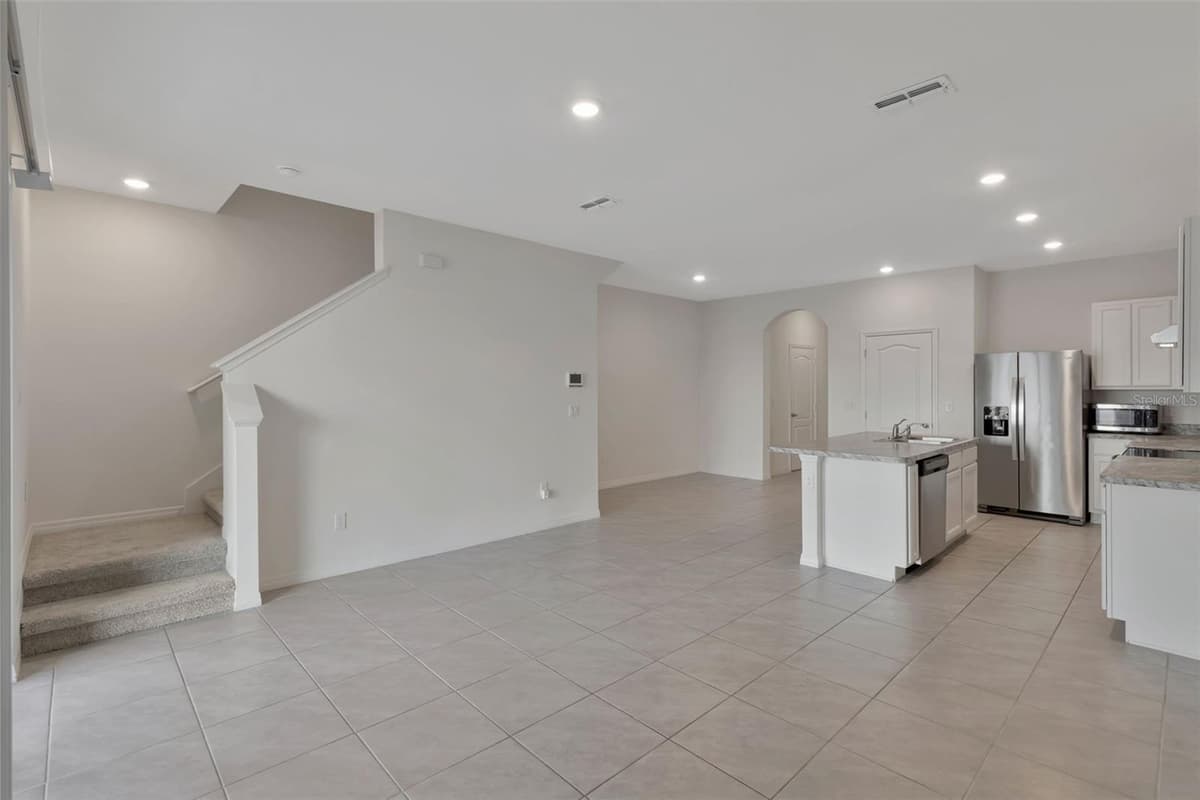 1089 BLUE JAY DRIVE — photo 10 of 38