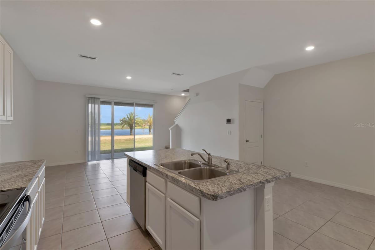 1089 BLUE JAY DRIVE — photo 8 of 38