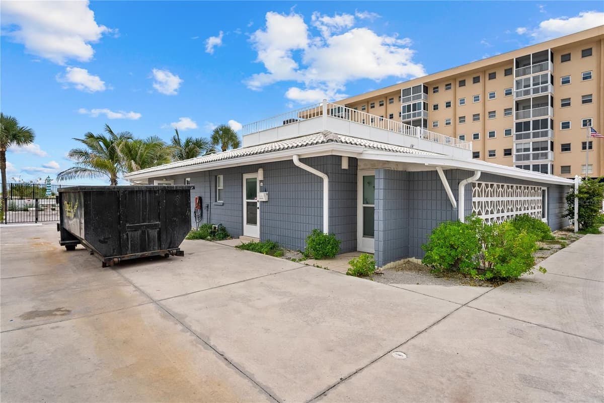 1205 TARPON CENTER DRIVE — photo 18 of 25