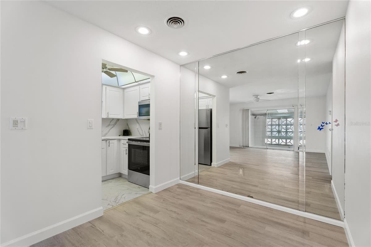 1205 TARPON CENTER DRIVE — photo 8 of 25