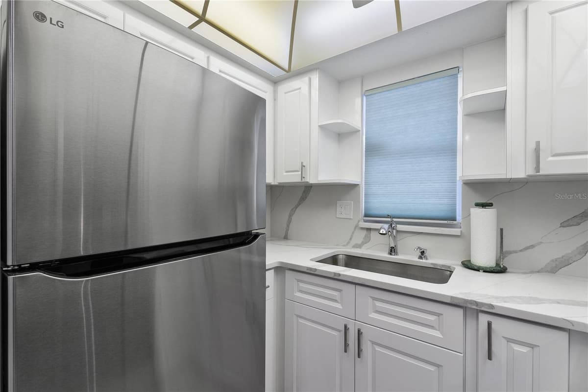 1205 TARPON CENTER DRIVE — photo 11 of 25