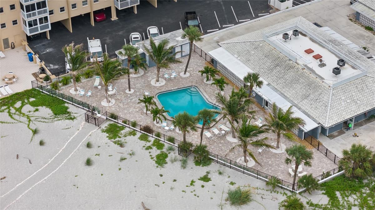1205 TARPON CENTER DRIVE — photo 5 of 25