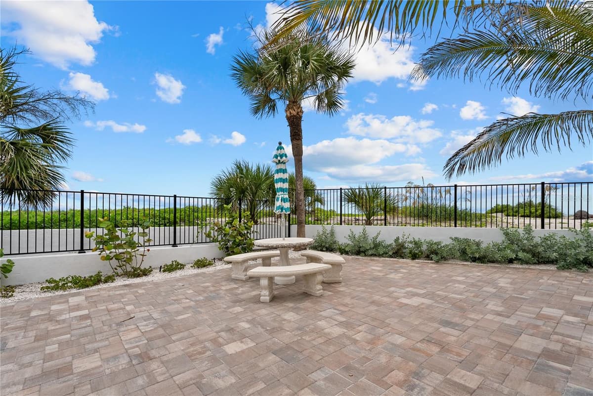1205 TARPON CENTER DRIVE — photo 22 of 25