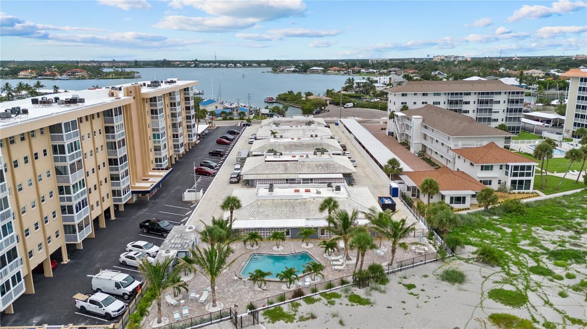 1205 TARPON CENTER DRIVE — photo 2 of 25