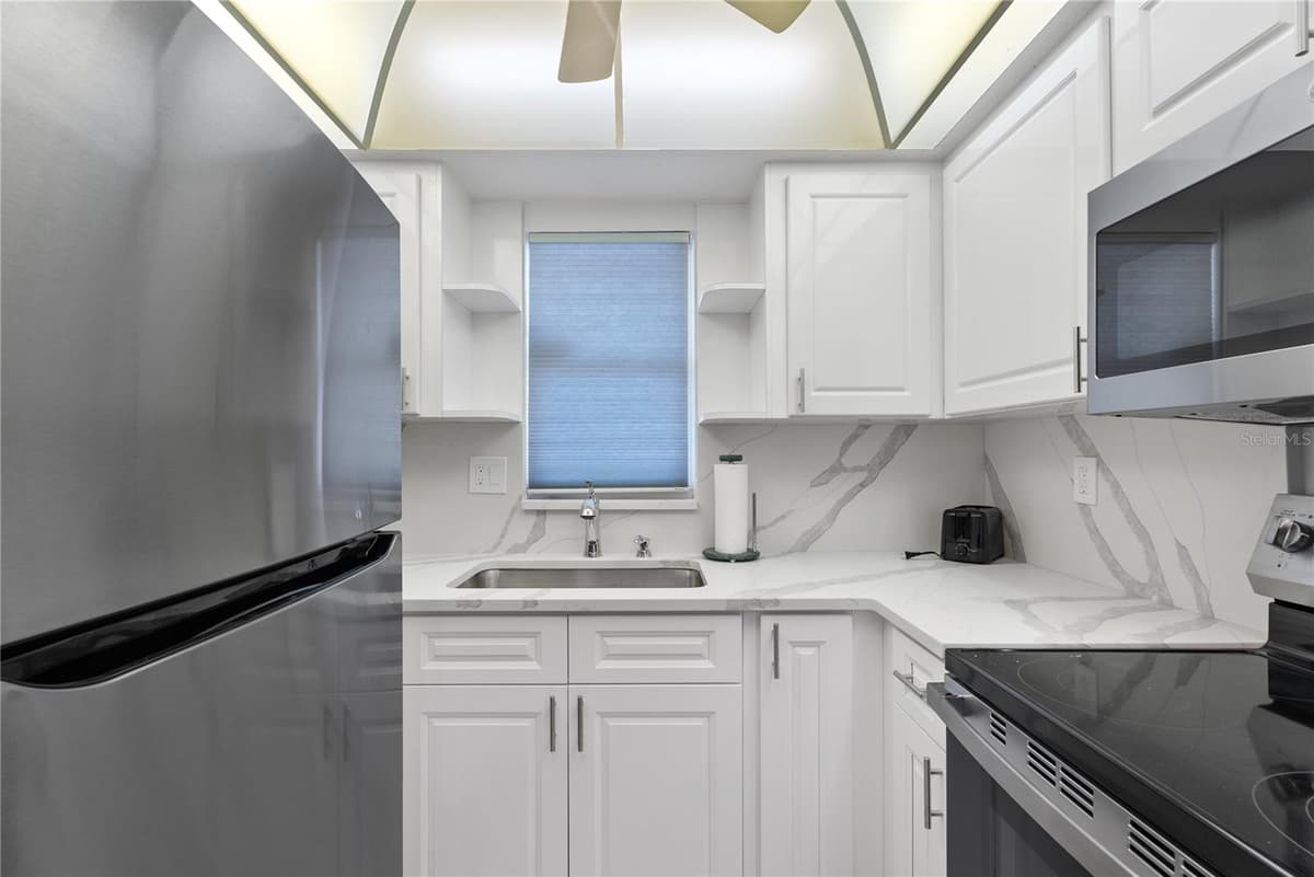 1205 TARPON CENTER DRIVE — photo 10 of 25