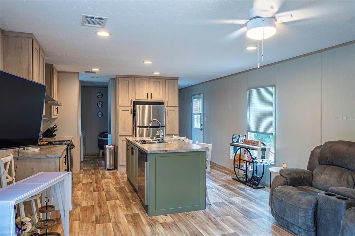 6556 LIMA AVENUE — photo 6 of 24