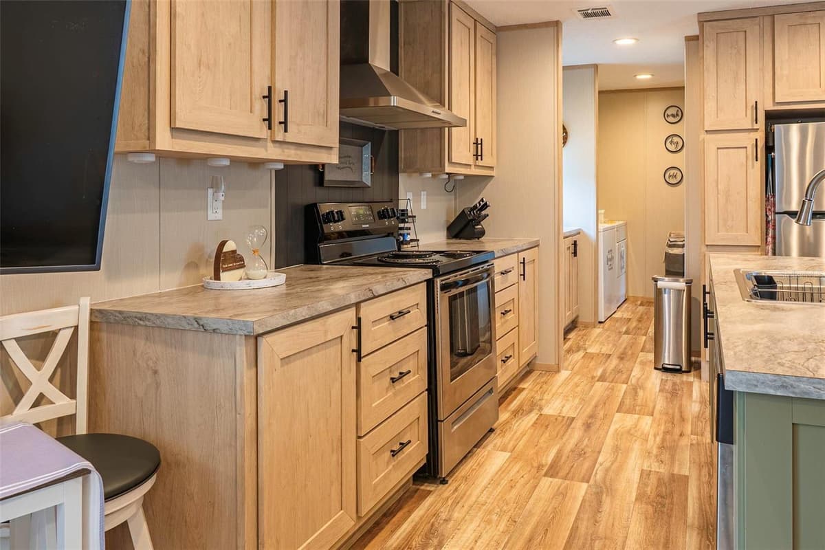 6556 LIMA AVENUE — photo 10 of 24