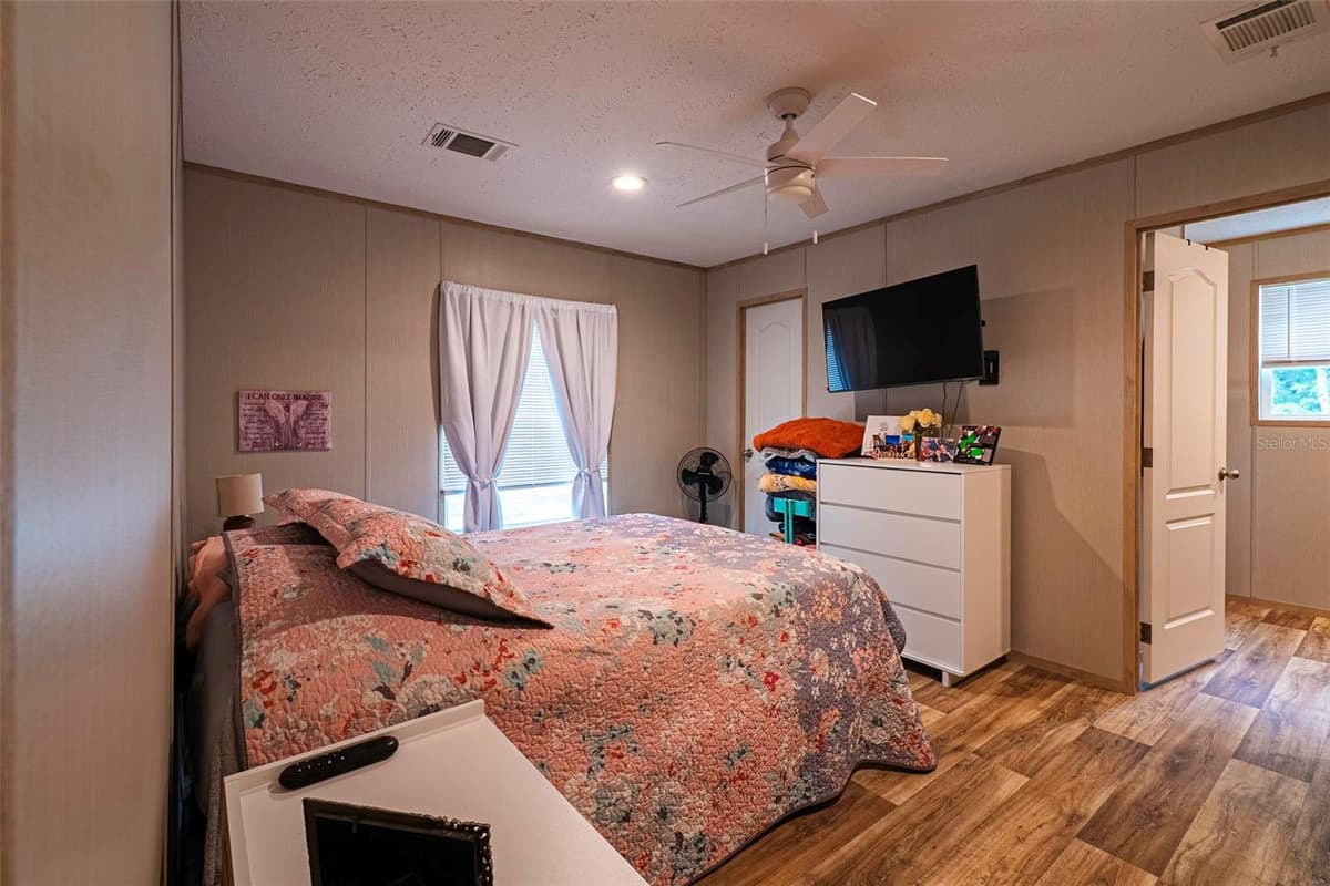 6556 LIMA AVENUE — photo 15 of 24