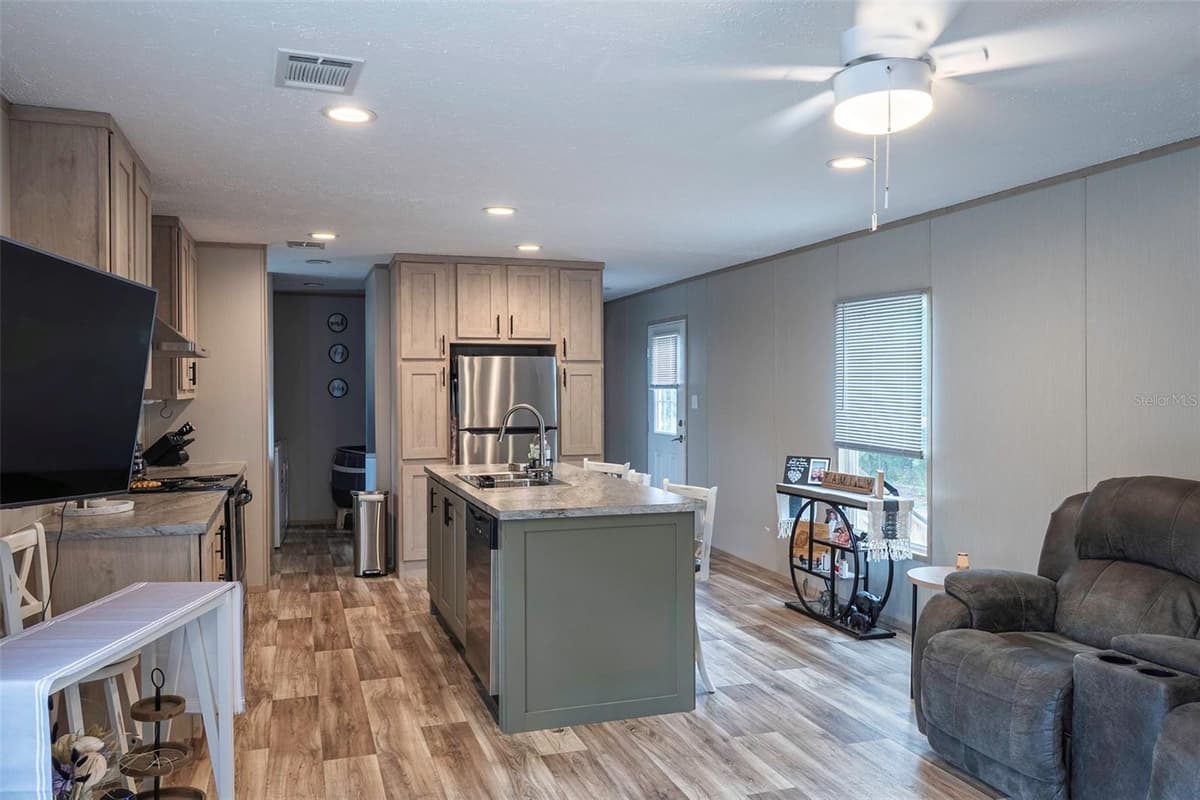 6556 LIMA AVENUE — photo 4 of 24