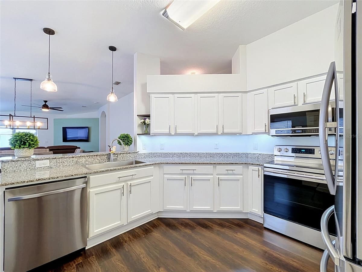 7710 CARRIAGE POINTE DRIVE — photo 8 of 44