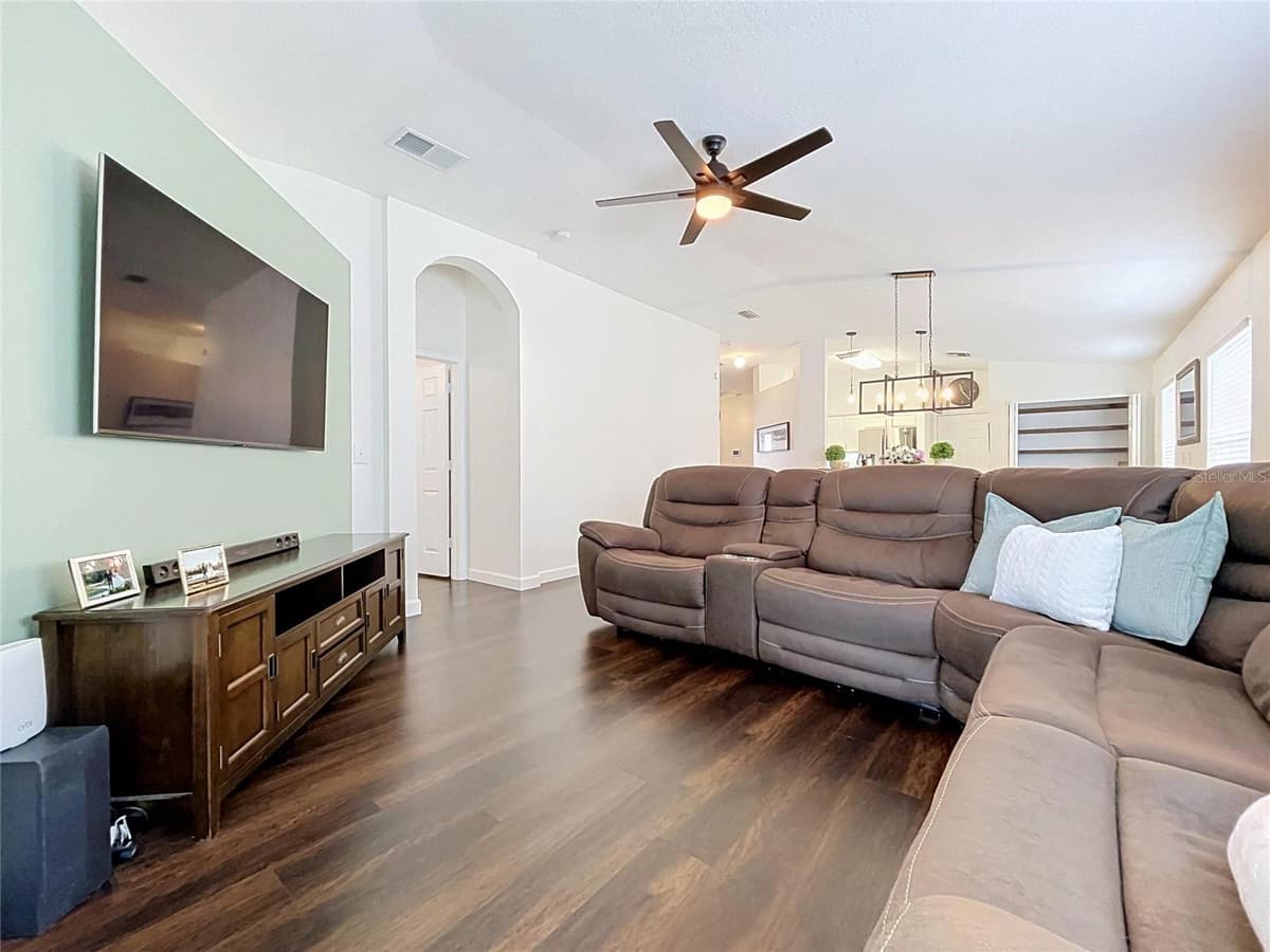 7710 CARRIAGE POINTE DRIVE — photo 14 of 44