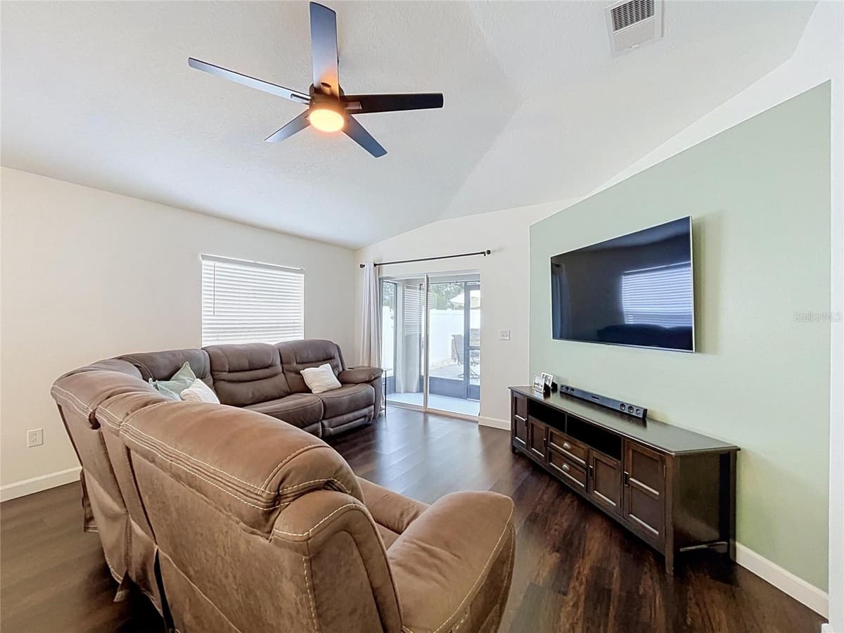 7710 CARRIAGE POINTE DRIVE — photo 15 of 44