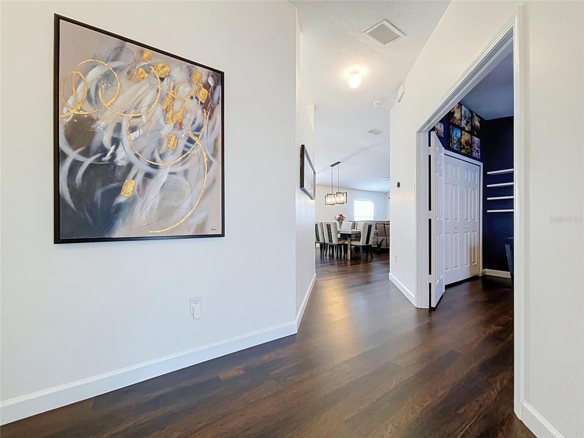 7710 CARRIAGE POINTE DRIVE — photo 5 of 44