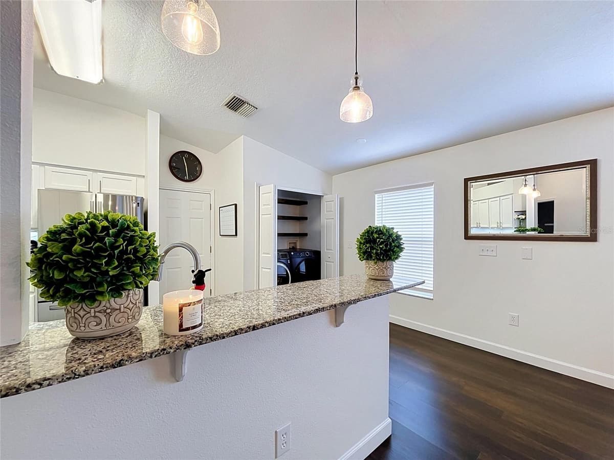 7710 CARRIAGE POINTE DRIVE — photo 7 of 44
