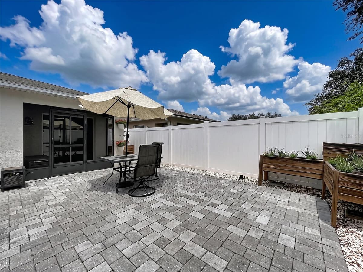 7710 CARRIAGE POINTE DRIVE — photo 35 of 44