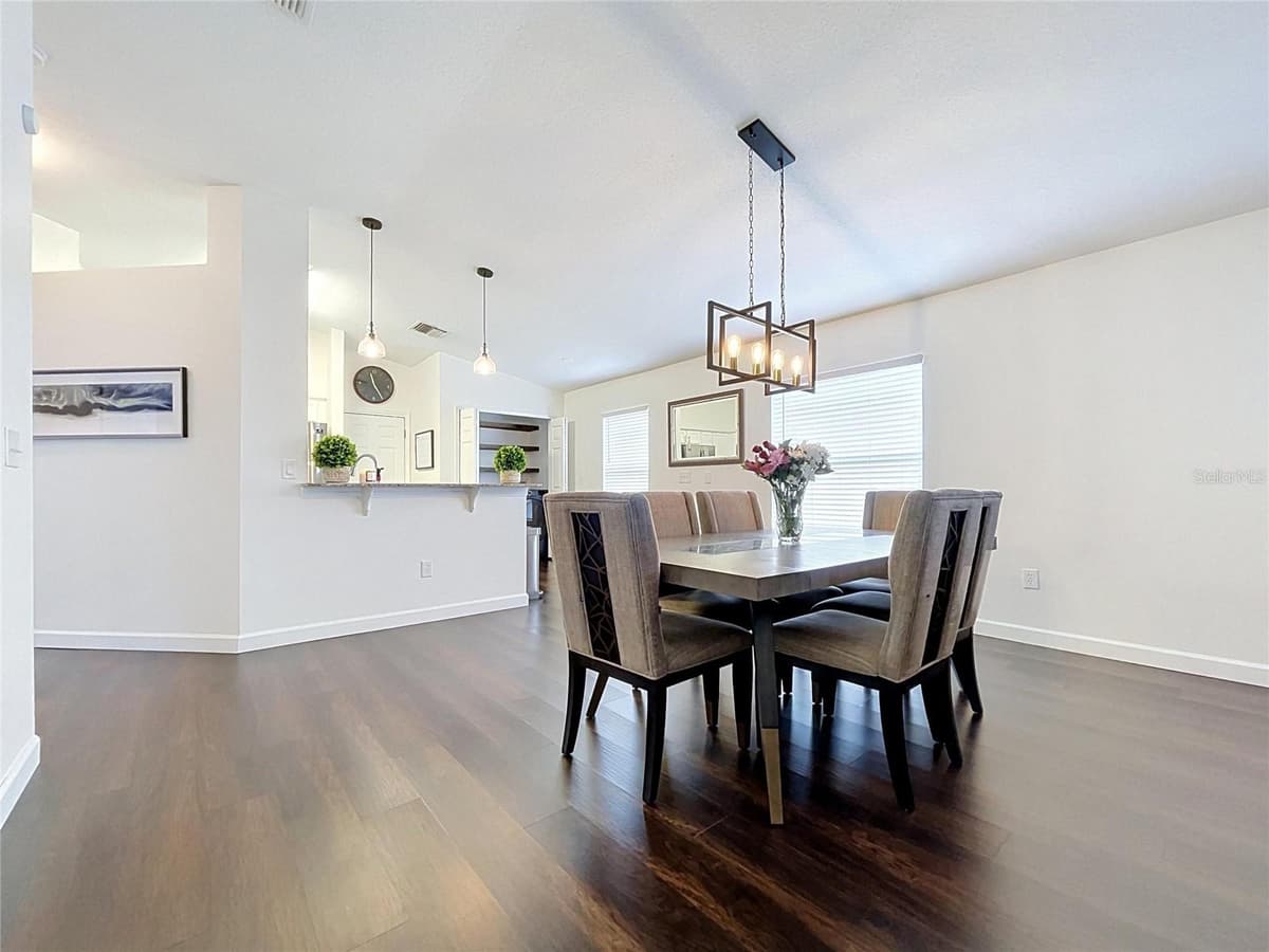 7710 CARRIAGE POINTE DRIVE — photo 6 of 44