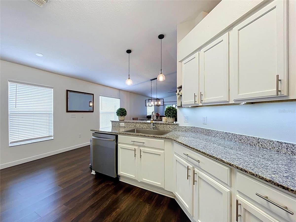 7710 CARRIAGE POINTE DRIVE — photo 11 of 44