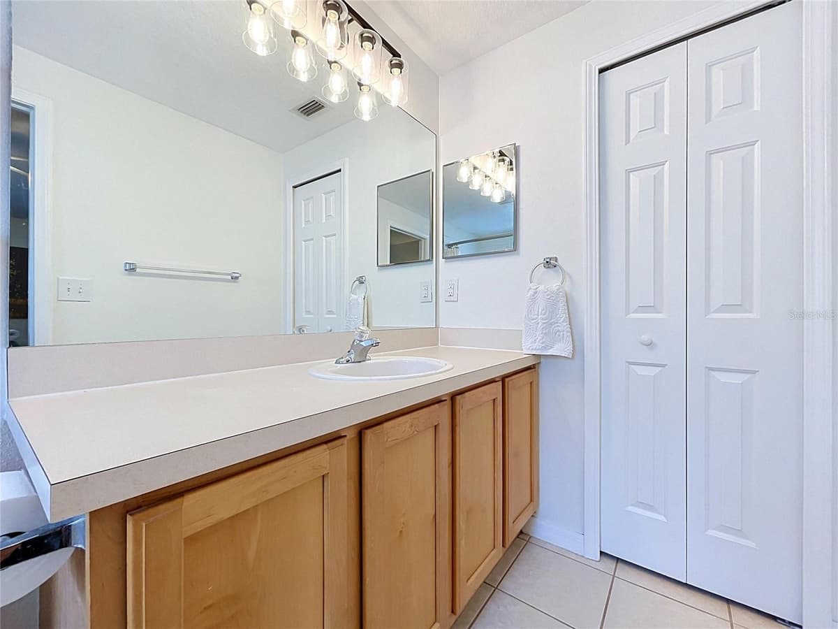 7710 CARRIAGE POINTE DRIVE — photo 21 of 44