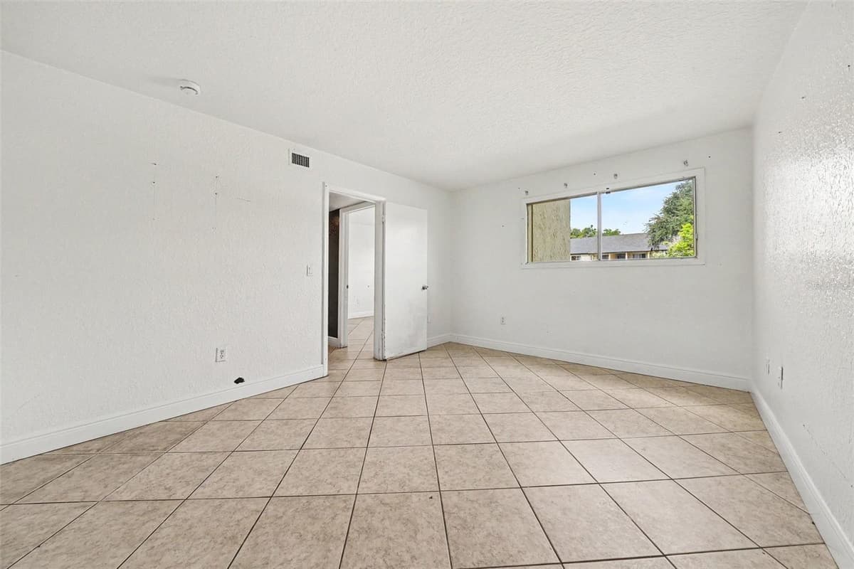 902 LAKE DESTINY ROAD — photo 17 of 21