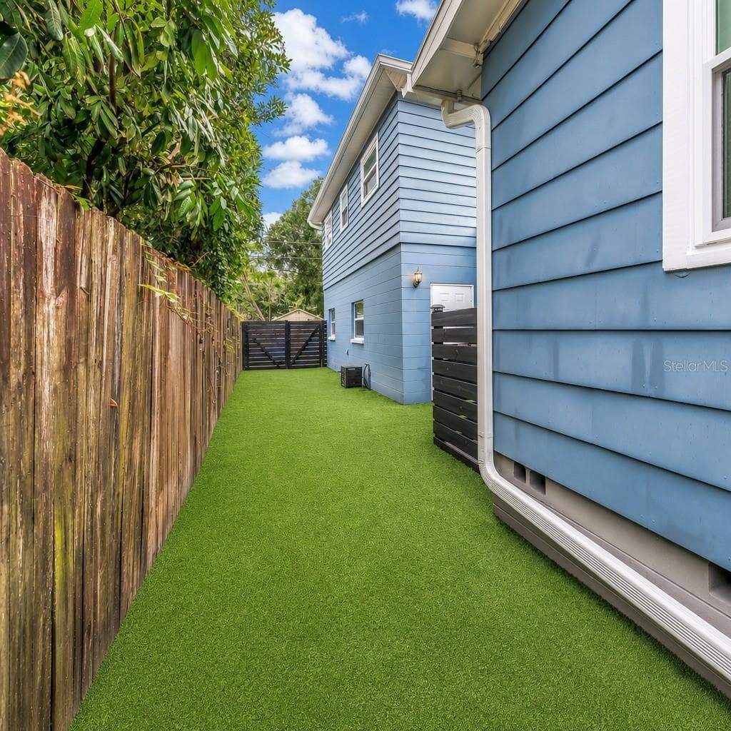 3935 BURLINGTON AVENUE — photo 47 of 67