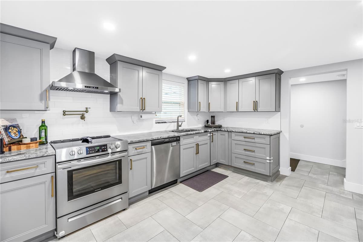 3935 BURLINGTON AVENUE — photo 19 of 67