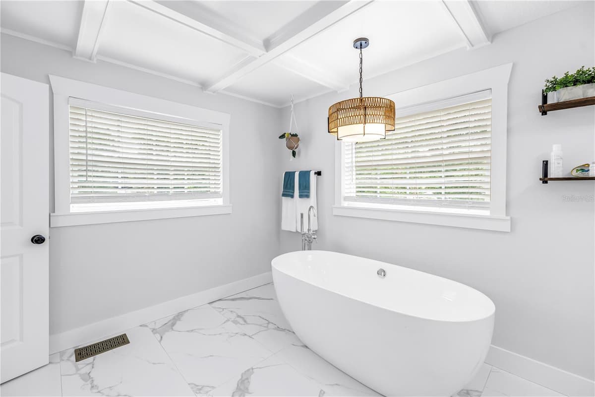 3935 BURLINGTON AVENUE — photo 38 of 67