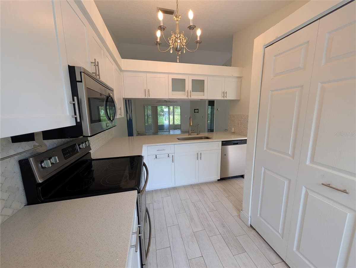 638 JEFFERSON AVENUE — photo 6 of 21