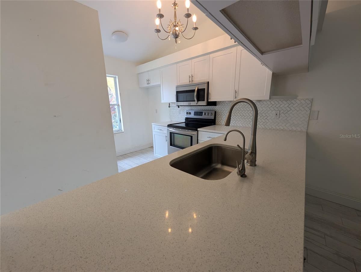 638 JEFFERSON AVENUE — photo 7 of 21
