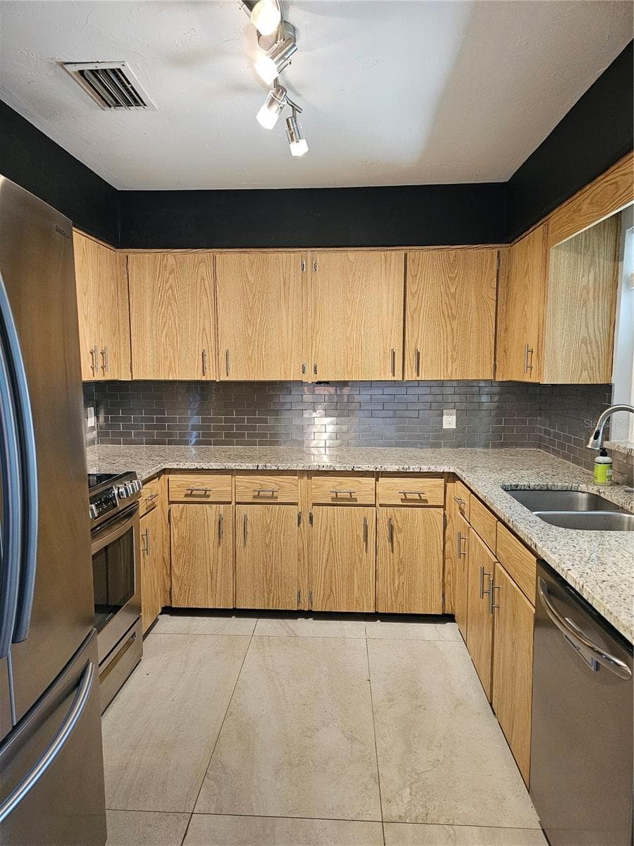 1903 SIMONTON AVENUE — photo 8 of 15