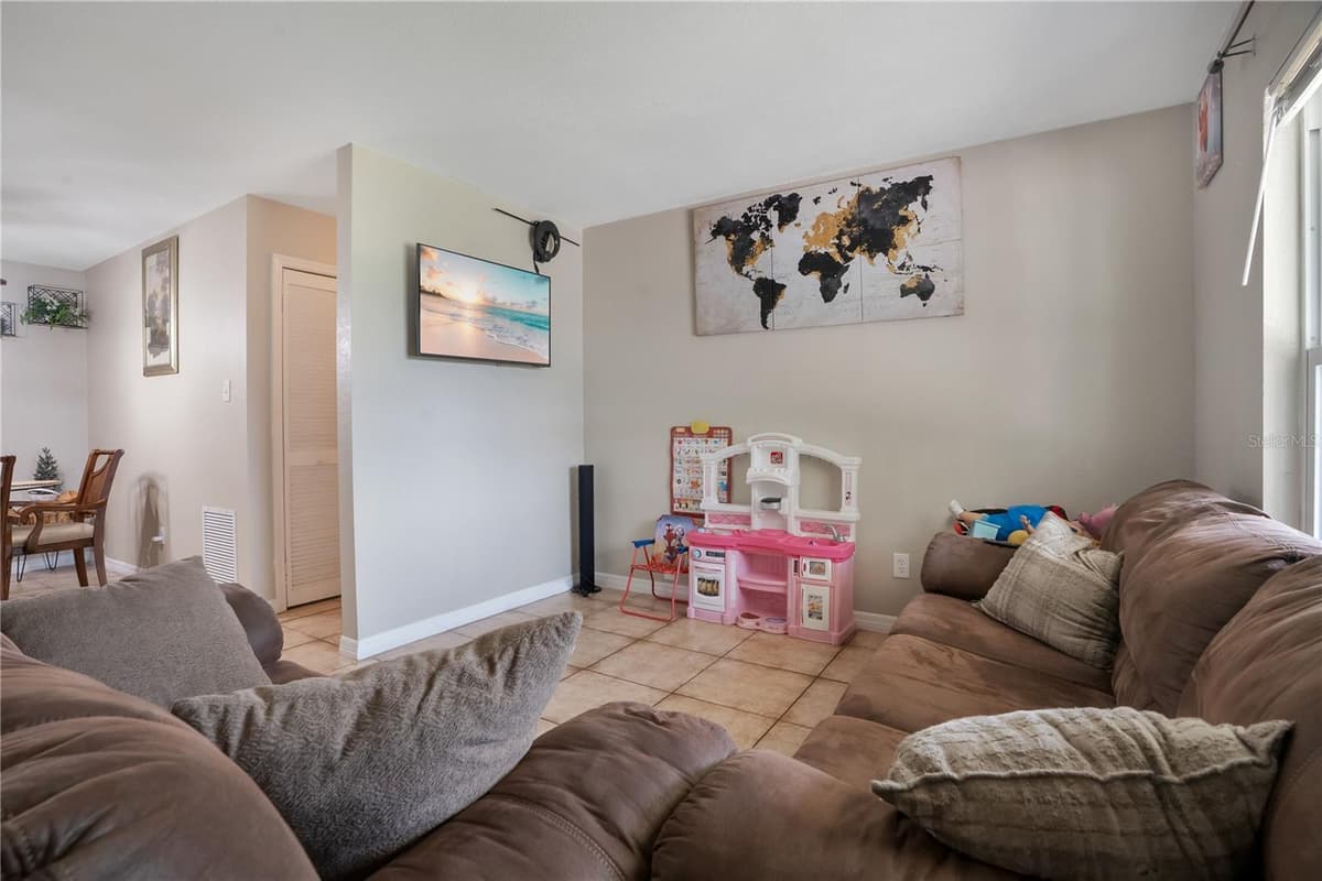 4325 CASSIUS STREET — photo 6 of 27