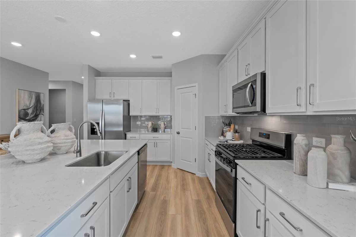 26 PERSEUS AVENUE — photo 9 of 26