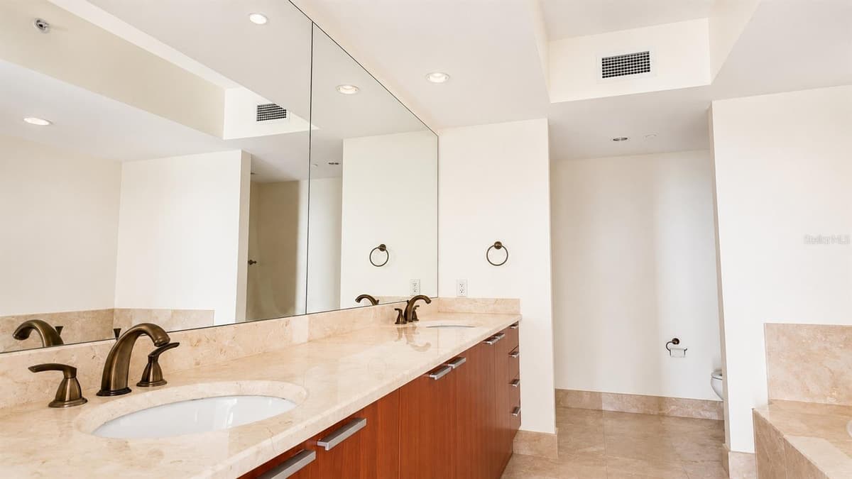 241 RIVERSIDE DRIVE — photo 11 of 44