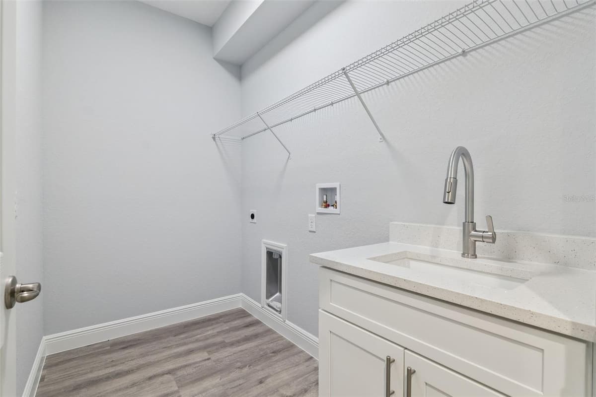 2043 WATERSEDGE DRIVE — photo 23 of 34