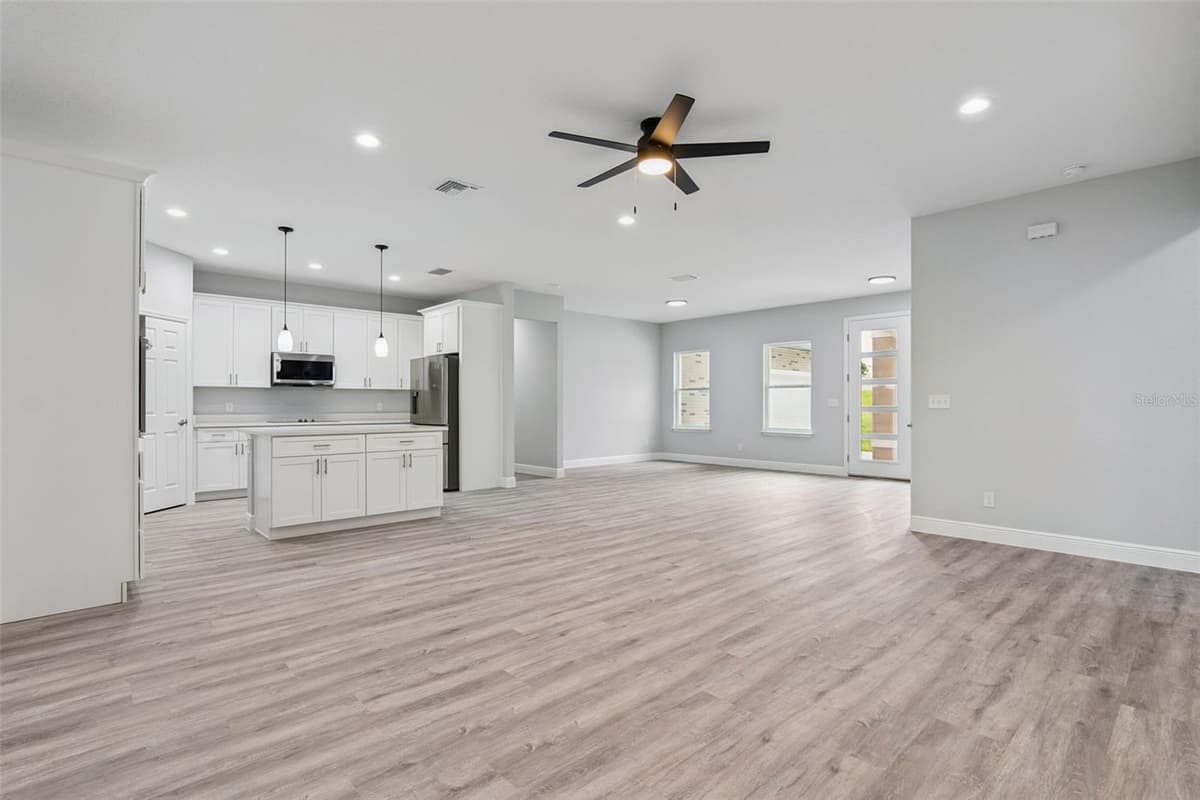 2043 WATERSEDGE DRIVE — photo 4 of 34