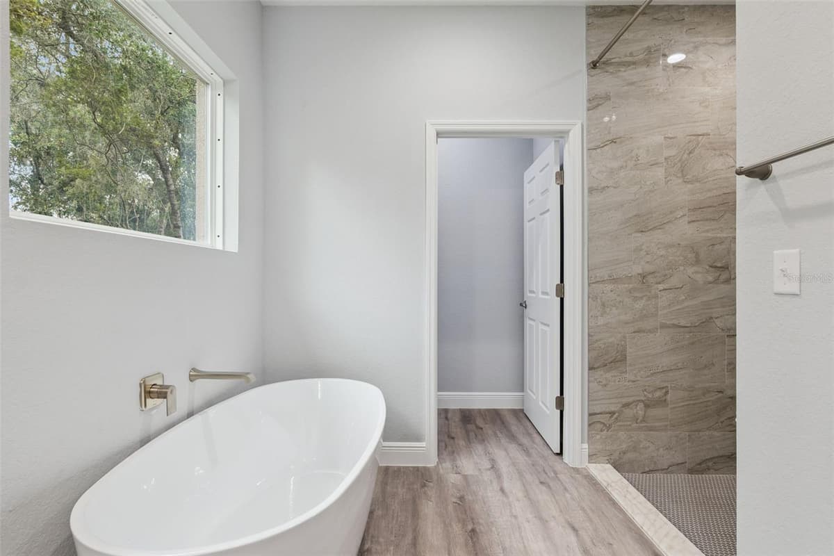 2043 WATERSEDGE DRIVE — photo 14 of 34
