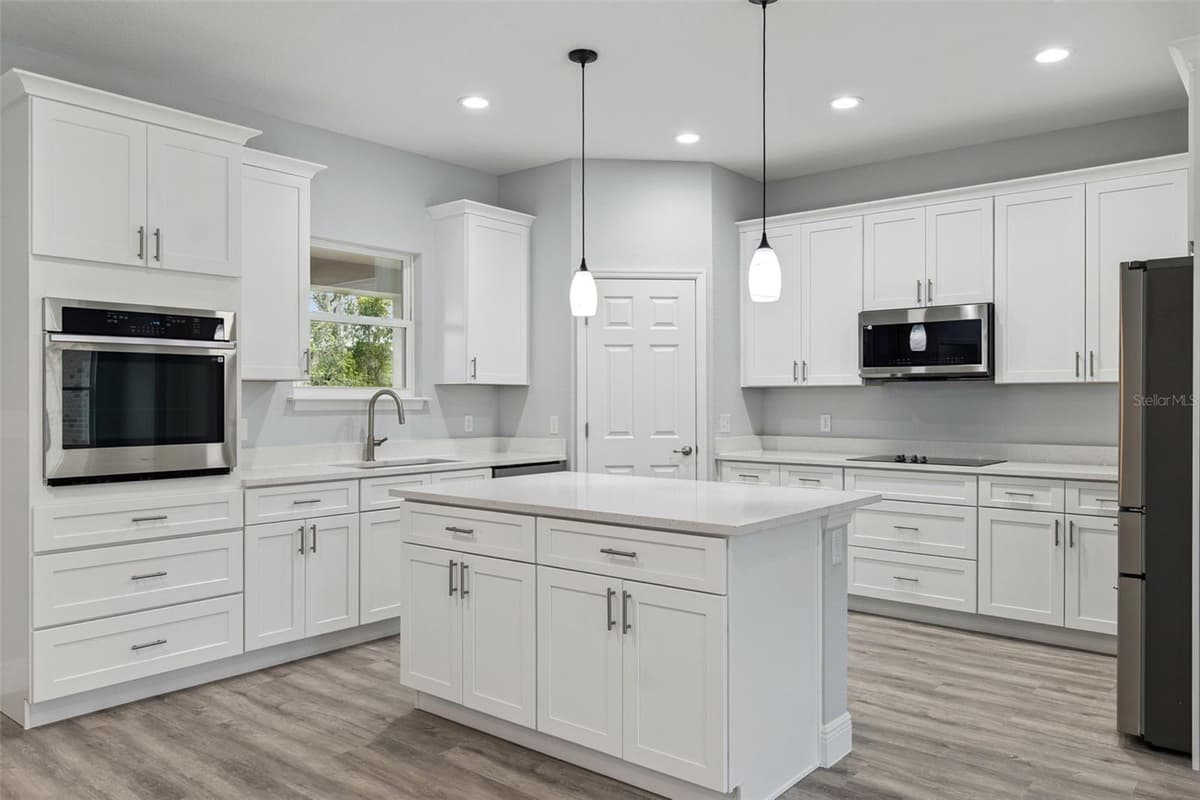 2043 WATERSEDGE DRIVE — photo 7 of 34