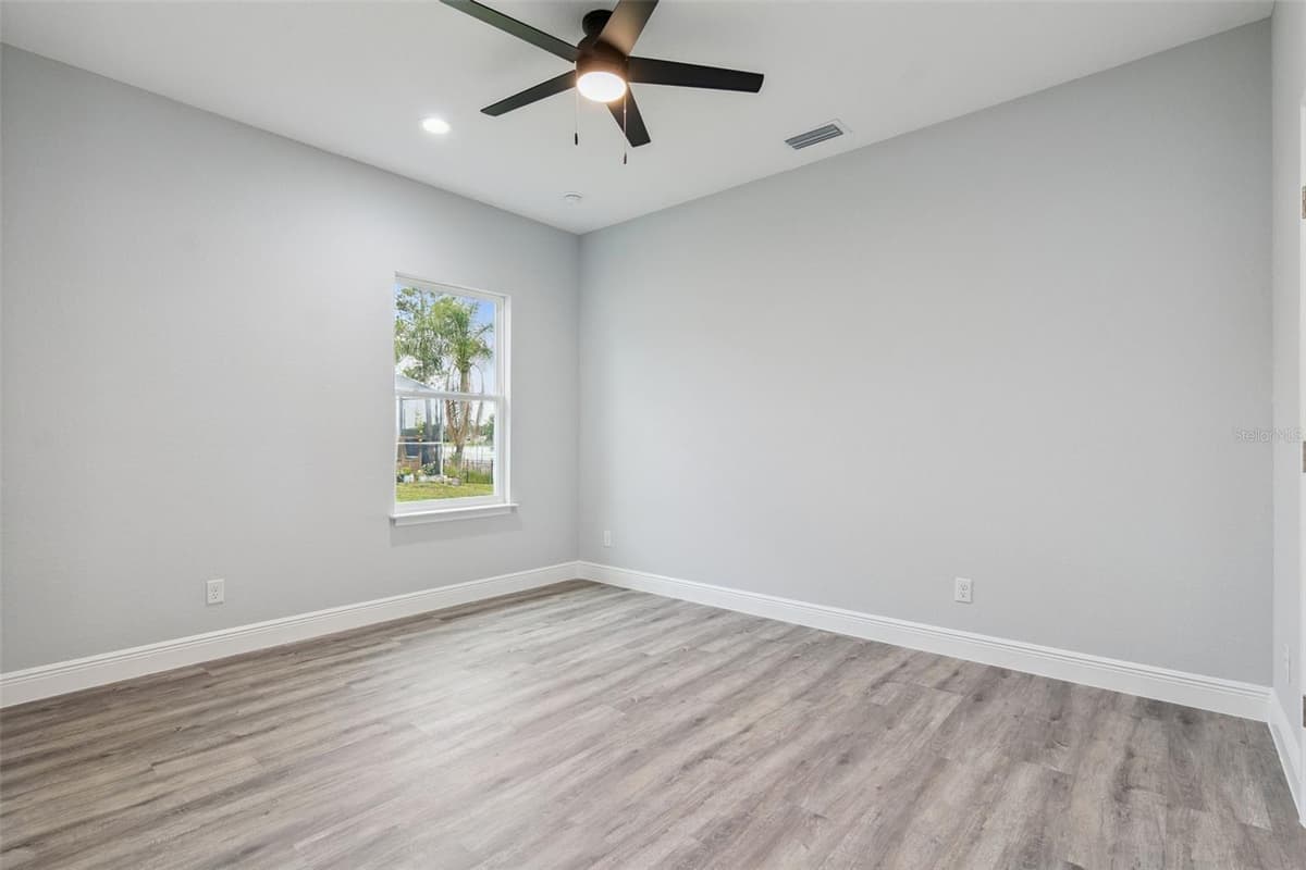 2043 WATERSEDGE DRIVE — photo 19 of 34