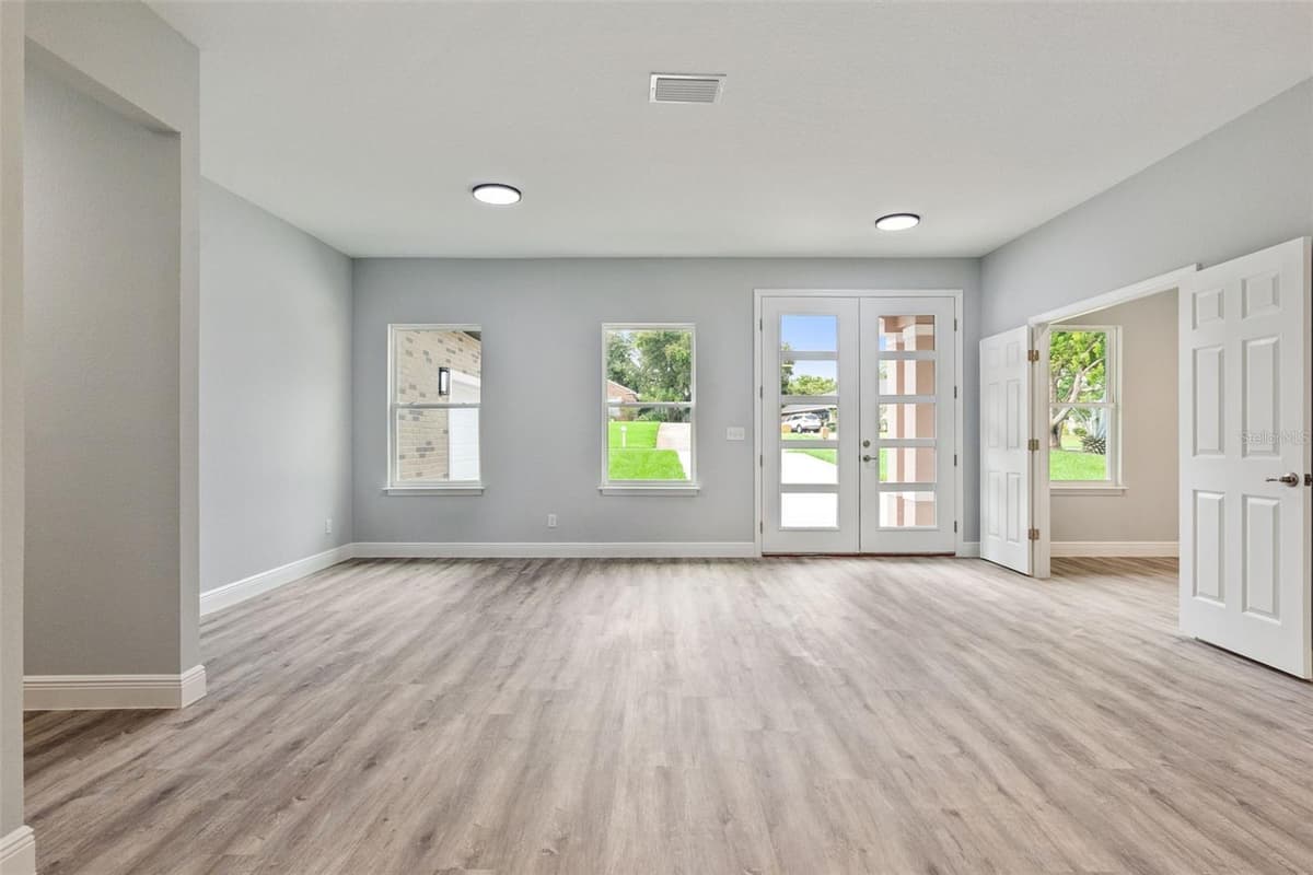 2043 WATERSEDGE DRIVE — photo 3 of 34