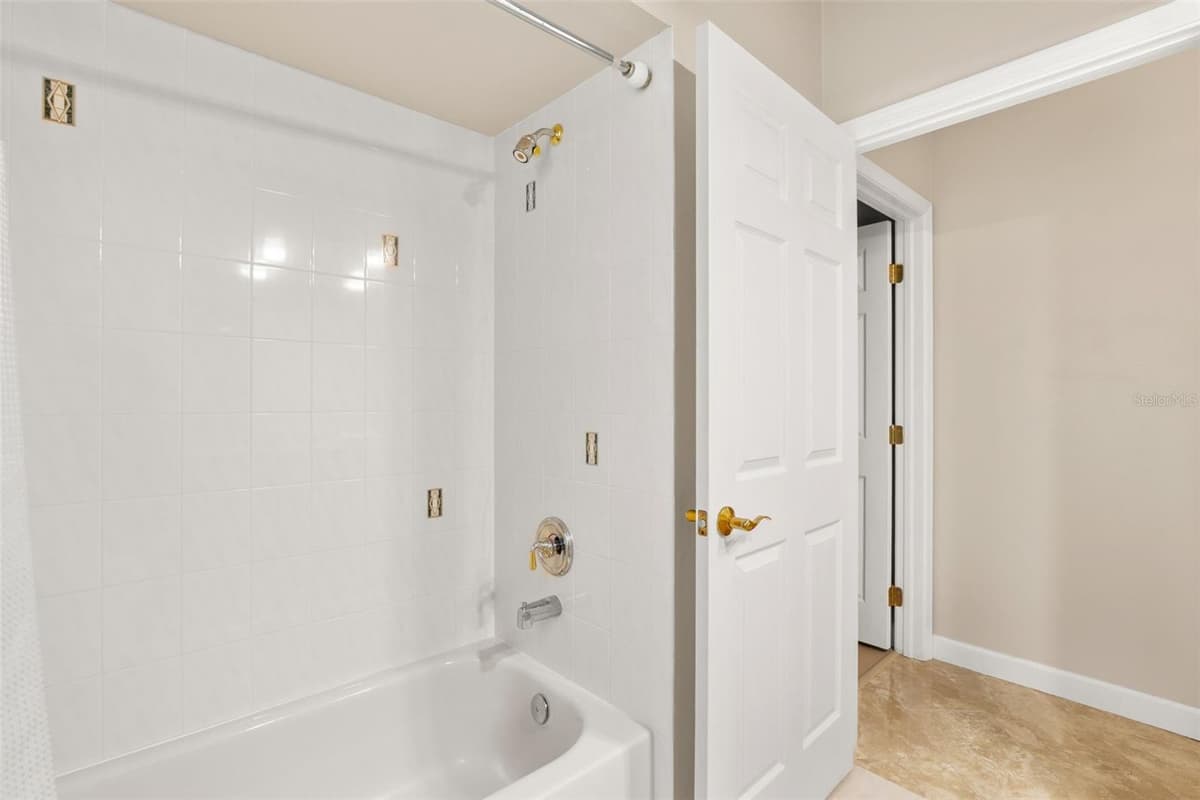 5501 STAG THICKET LANE — photo 35 of 58