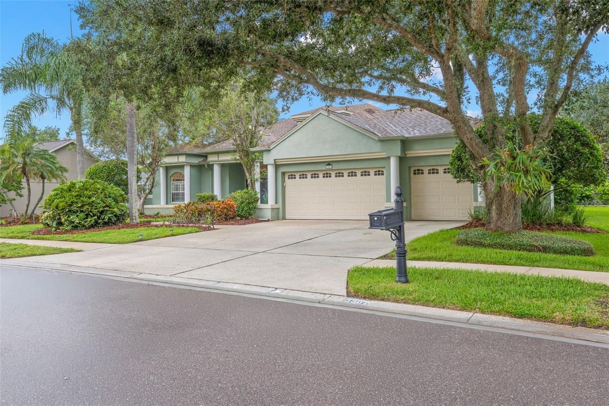 5501 STAG THICKET LANE — photo 3 of 58