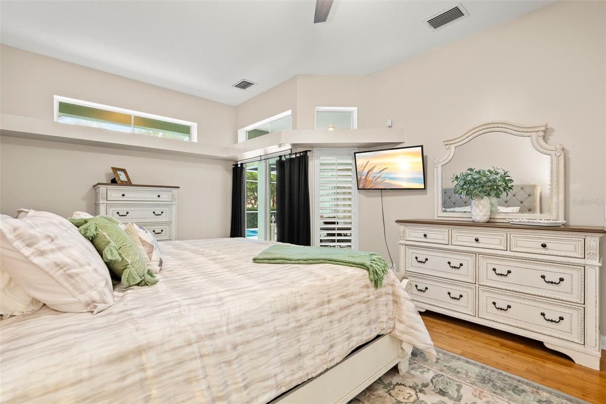 5501 STAG THICKET LANE — photo 12 of 58