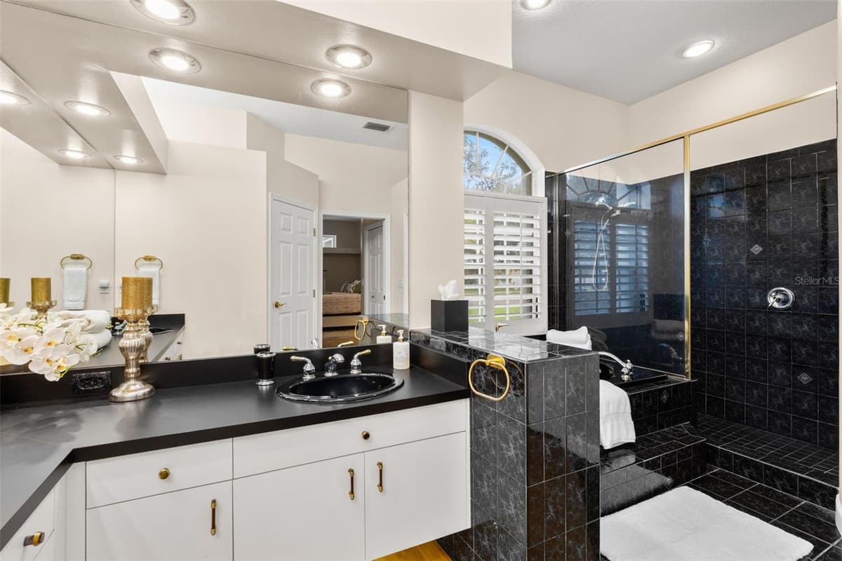 5501 STAG THICKET LANE — photo 16 of 58