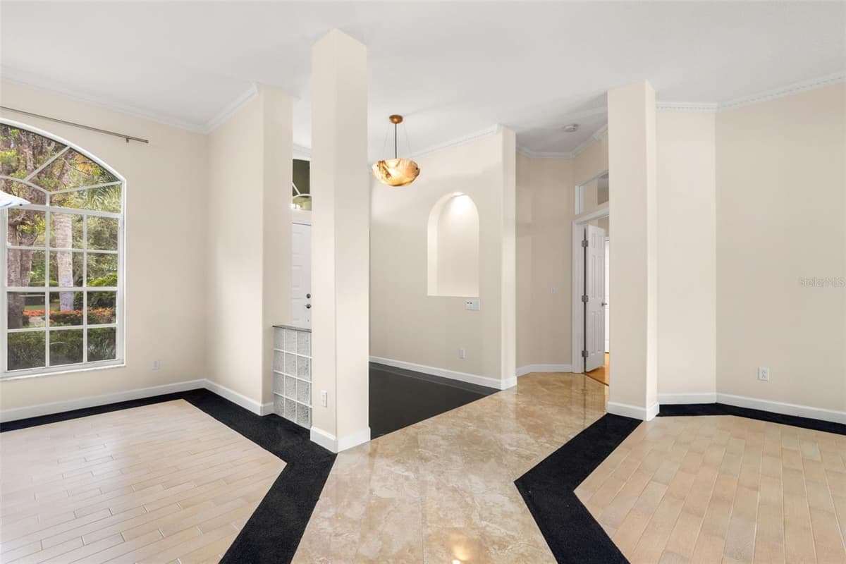 5501 STAG THICKET LANE — photo 10 of 58