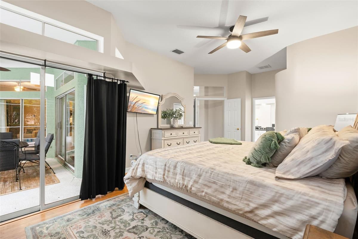5501 STAG THICKET LANE — photo 13 of 58